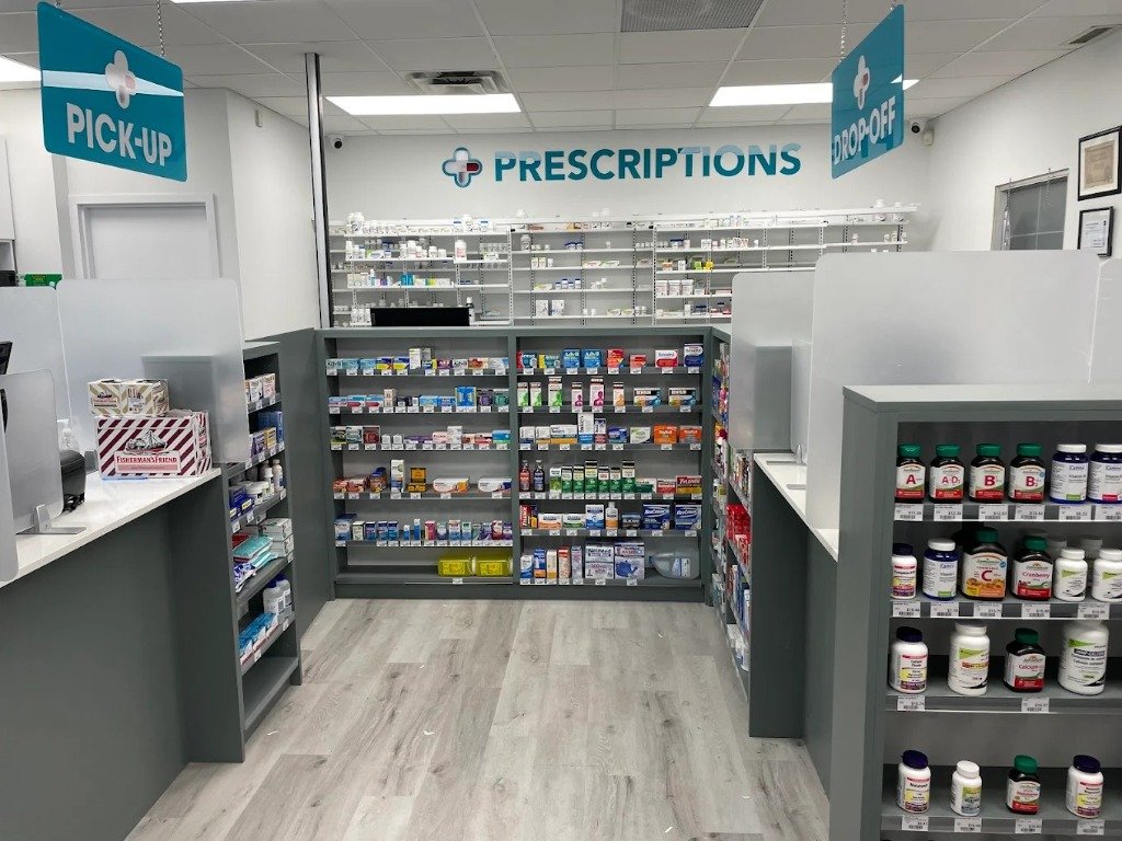 Fort Care Pharmacy licensed pharmacists assisting patients in Edmonton